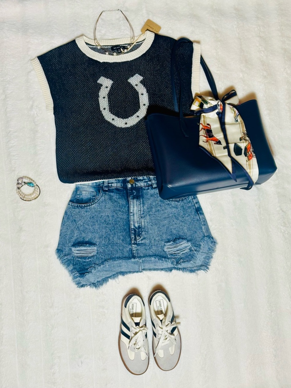 Navy Sleeveless Knit Top with White Horseshoe Detail - Unbranded